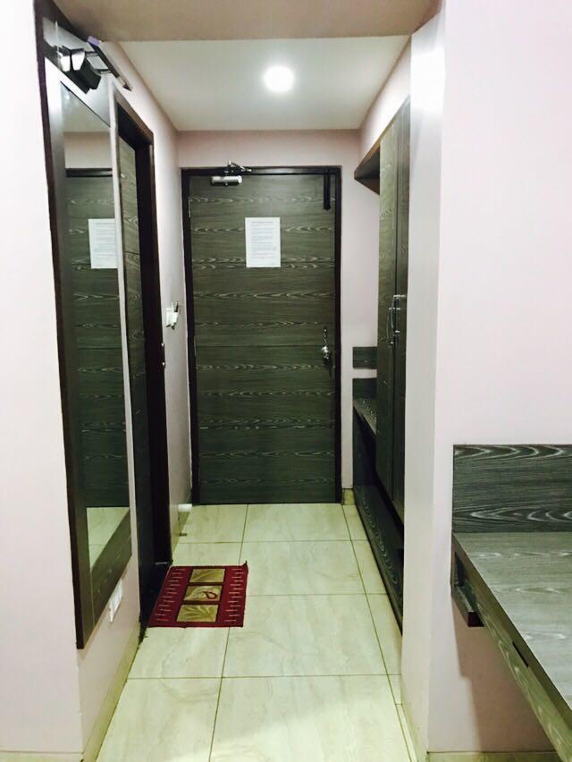 Iroomz Vaishali Residency Беллари Экстерьер фото